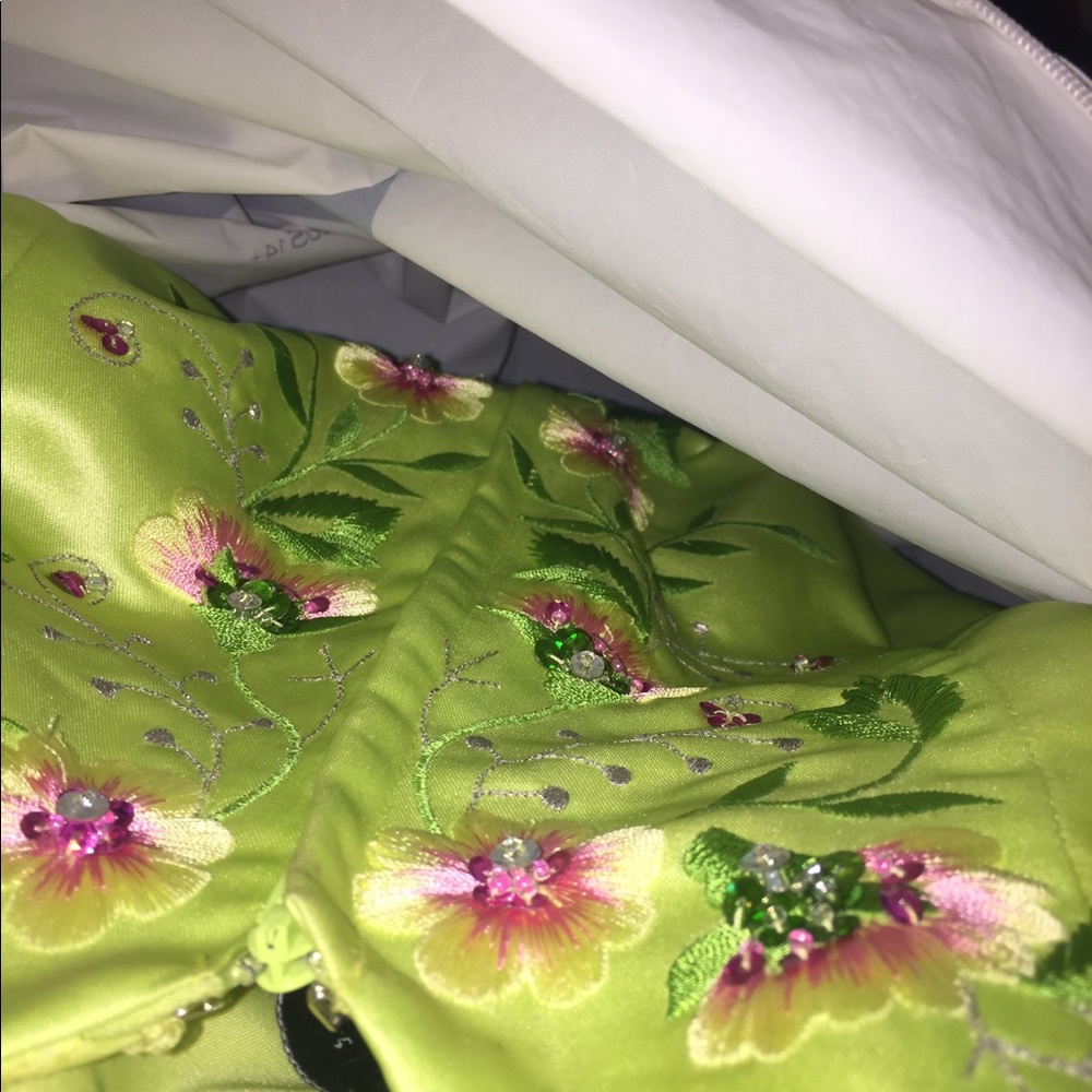 LIGHT GREEN SILKY SPLIT THIGH DRESS (LONG)